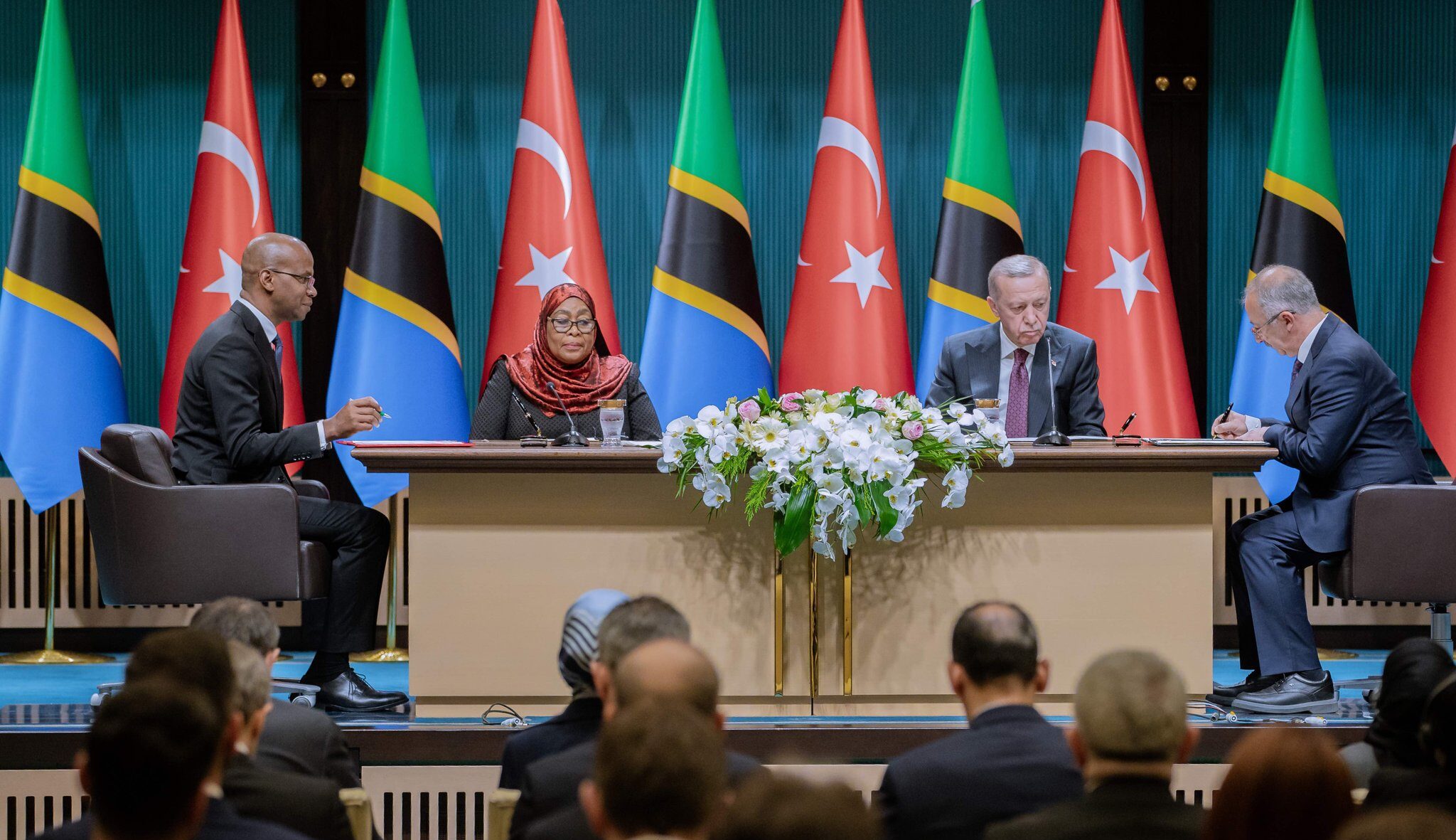Tanzanya ve Türkiye, ikili ilişkileri güçlendirmek ve Gazze'ye ilişkin endişelerini dile getirmek amacıyla altı mutabakat zaptı imzaladı